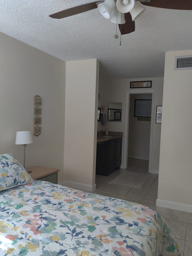 Foto del edificio - 14130 Rosemary Ln