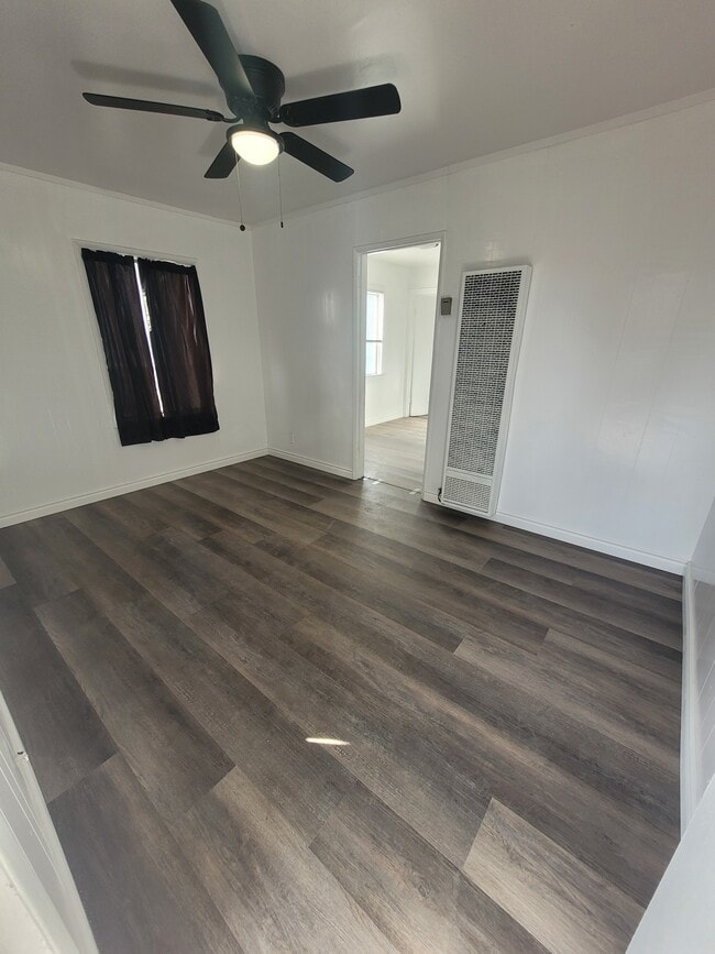 Foto del edificio - 137 E R St