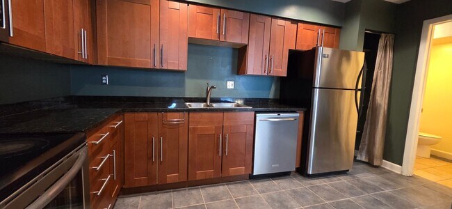 Foto del edificio - 3 Level Townhome Located in Silver Spring