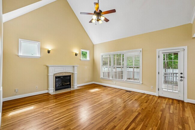 Foto del edificio - 1025 Princeton View Ln