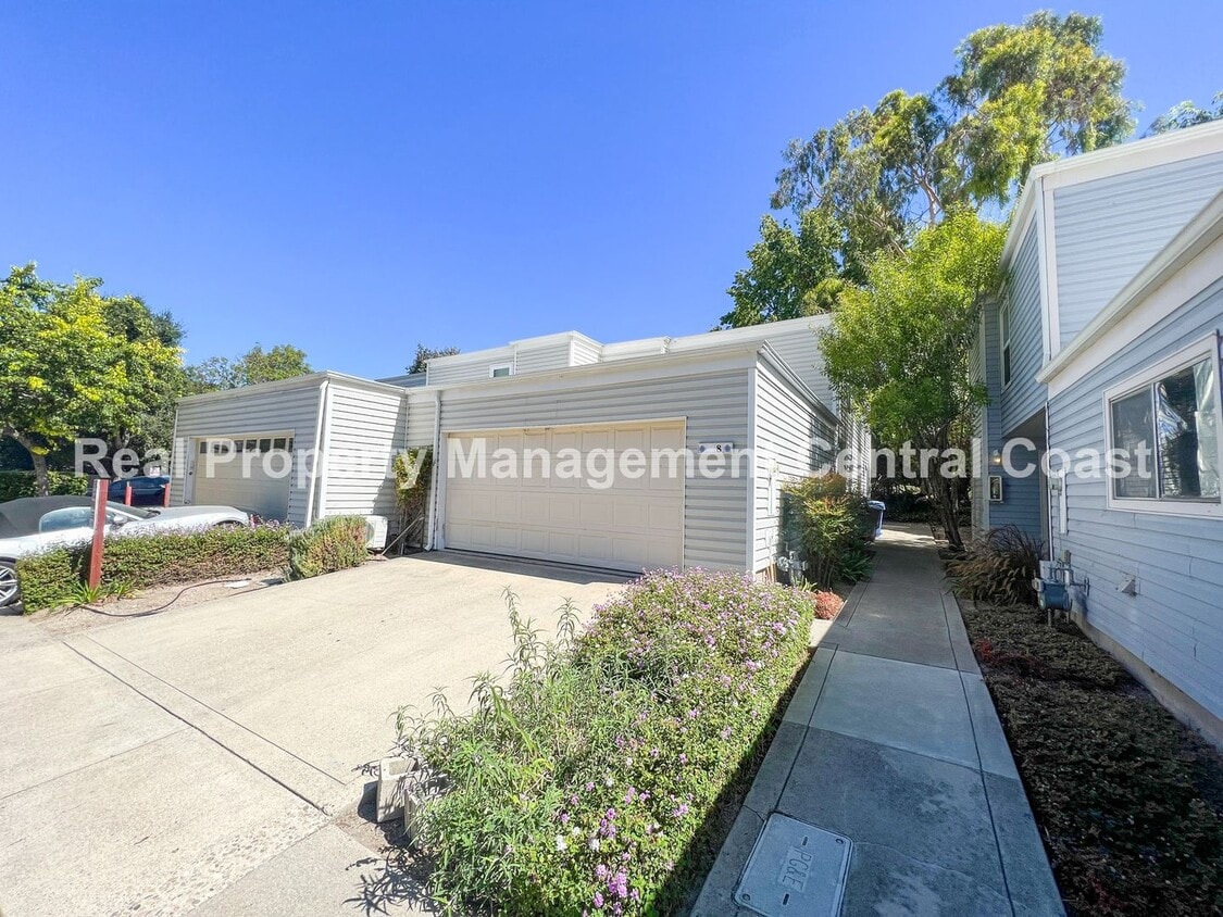 Primary Photo - AVAILABLE JANUARY - Charming 3 Bedroom / 2...