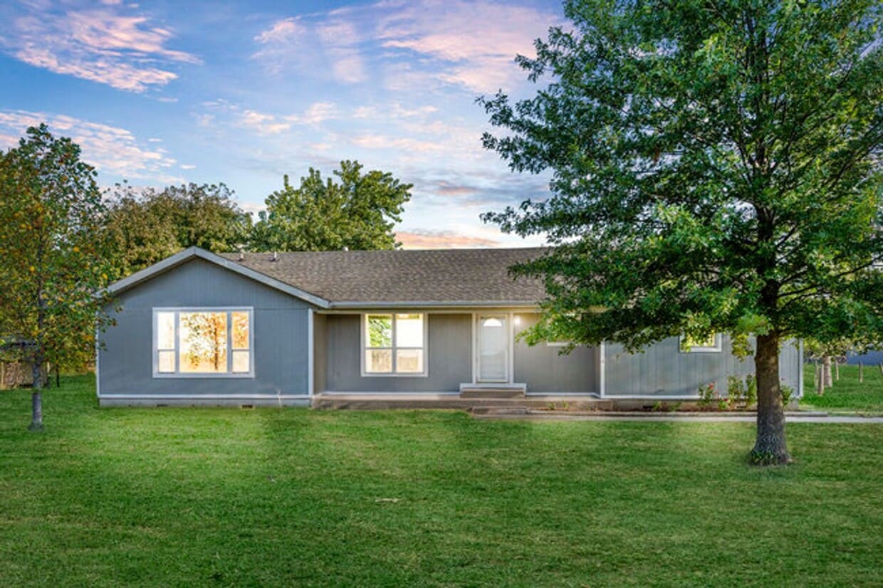 Foto principal - Welcome home to a beautiful and charming 4...