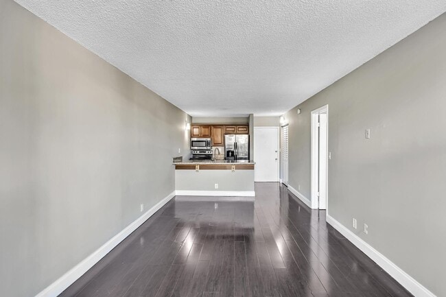 Building Photo - 2701 Riverside Dr