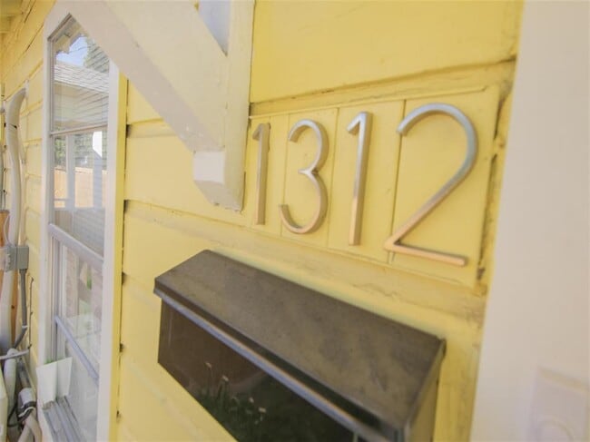 Building Photo - 1312 Weiss St