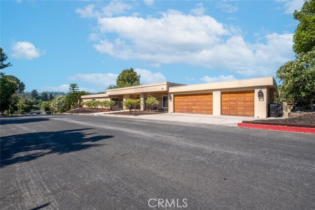 Building Photo - 4321 Clear Valley Dr