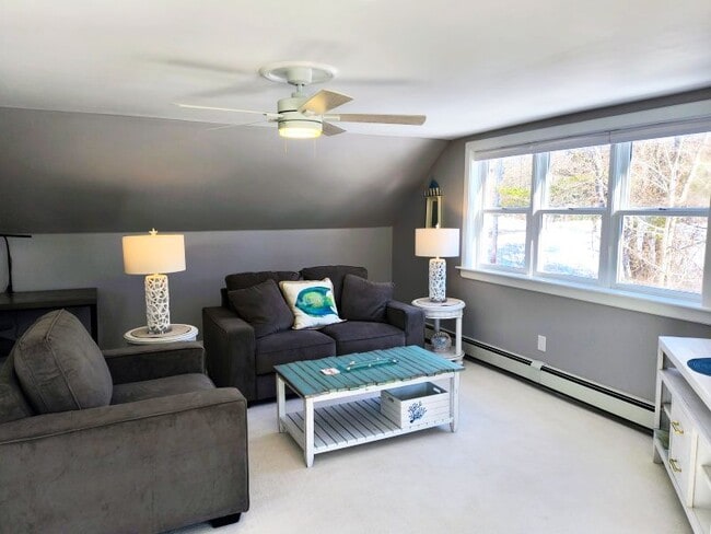 Building Photo - 10 Windward Ln