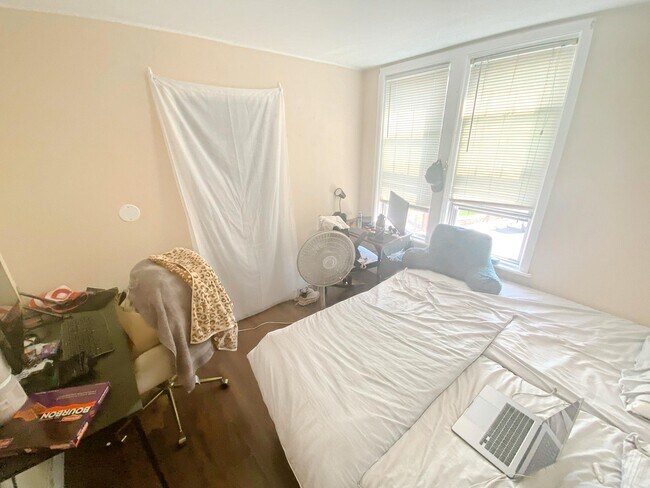 Foto del edificio - 733 Parker St