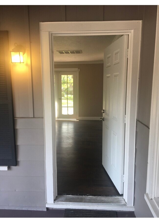 Building Photo - 3815 N California St