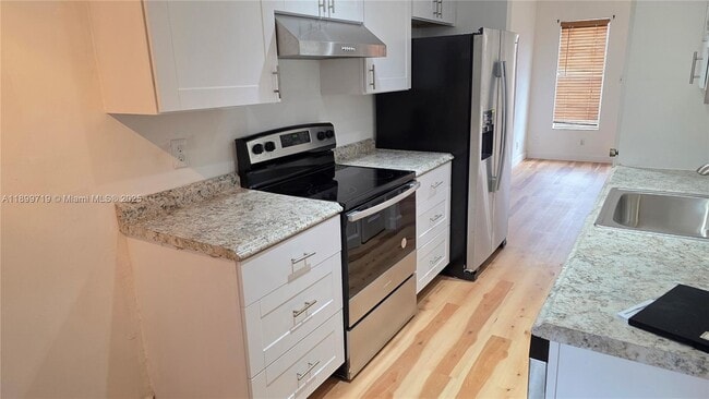 Foto del edificio - 650 Tennis Club Dr