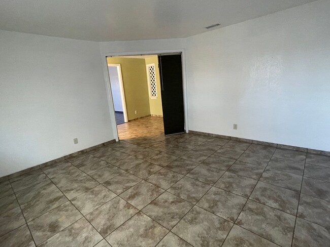 Building Photo - Apple Valley- 3 Bedrooms, 2 Bathrooms, Sol...