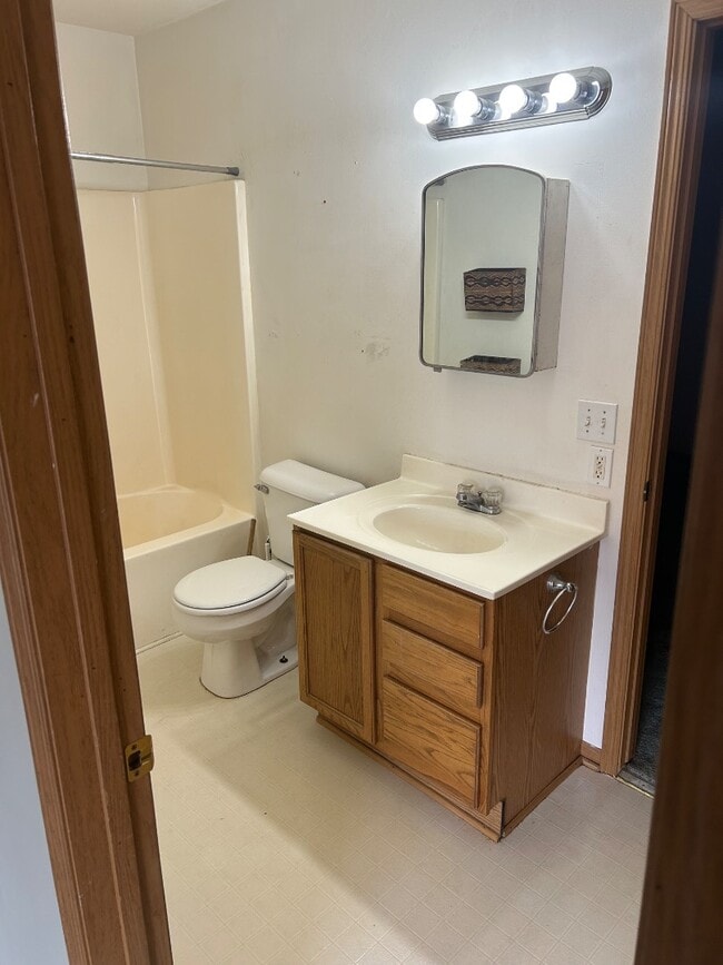 Building Photo - 107 N 1st St