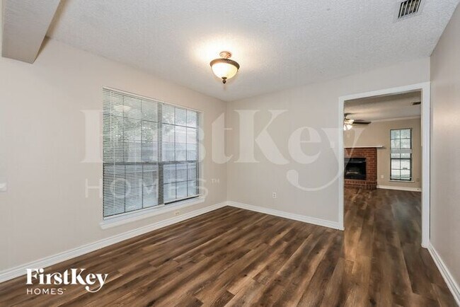 Foto del edificio - 1523 Stratford Dr