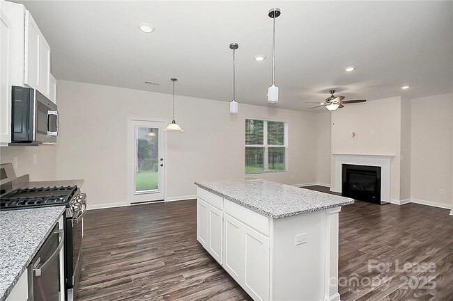 Foto del edificio - 7306 Wheyfield Dr