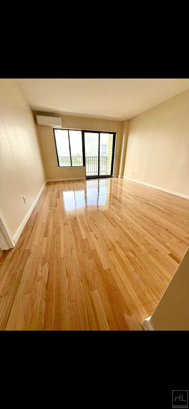 Foto del edificio - 1 bedroom in ASTORIA NY 11102