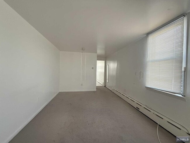 Building Photo - 6101 Newkirk Ave