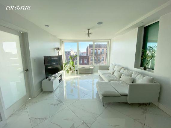 Foto del edificio - 977 Manhattan Ave