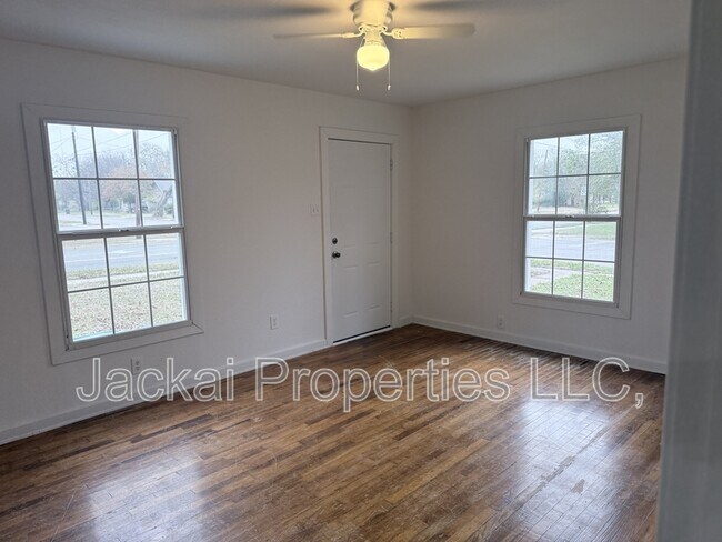 Foto del edificio - 620 N Walnut St