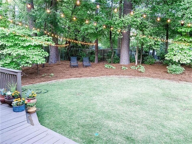 Building Photo - 2841 Cravenridge Dr NE