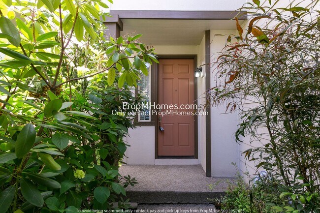Foto del edificio - Lovely Three Bedroom + Bonus Room In NW Po...
