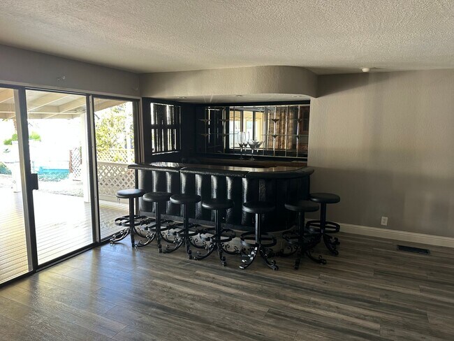 Foto del edificio - 1472 Willow Lake Rd