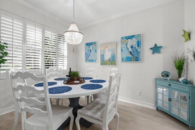 Foto del edificio - Tarpon Cove condo - close to the beach. Yacht club membership is available.