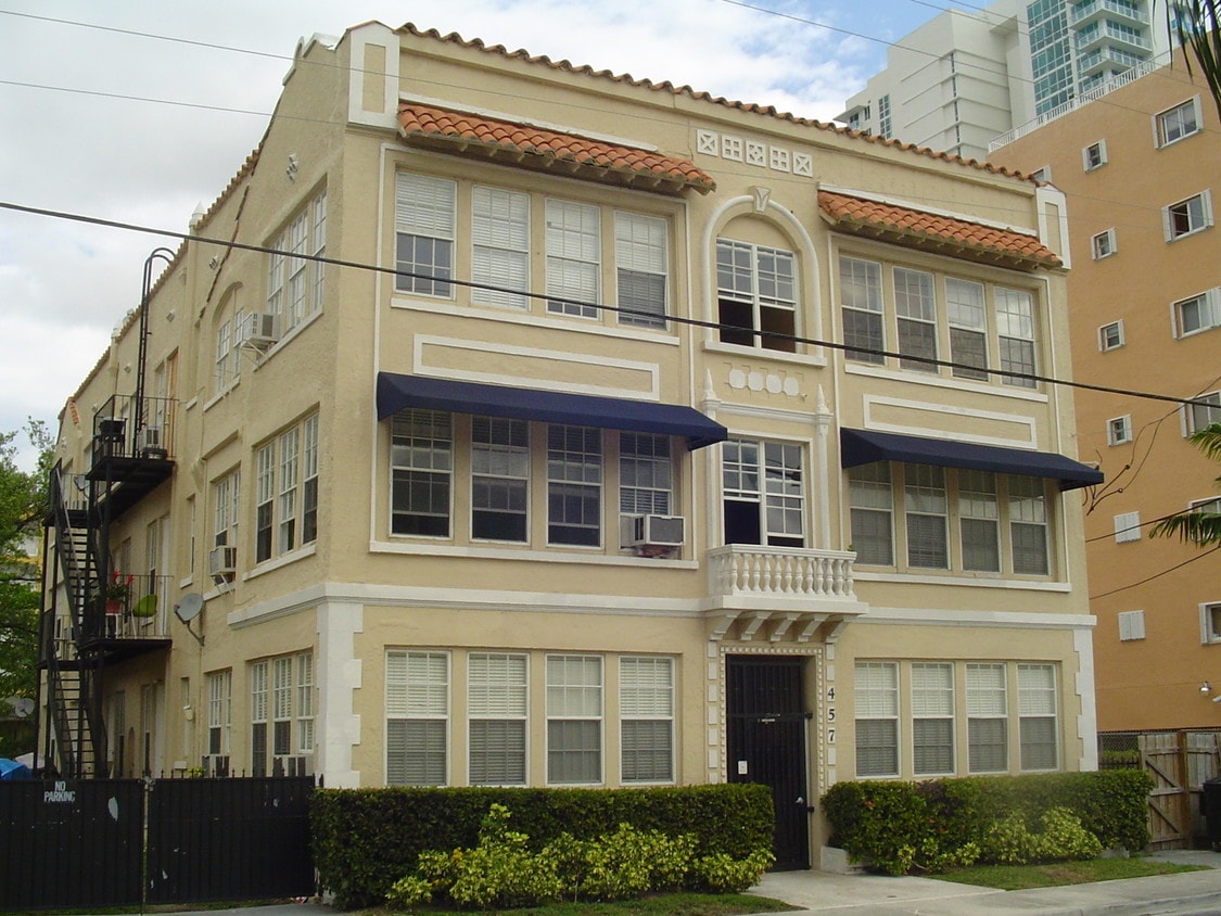 Primary Photo - 457 NE 24th St