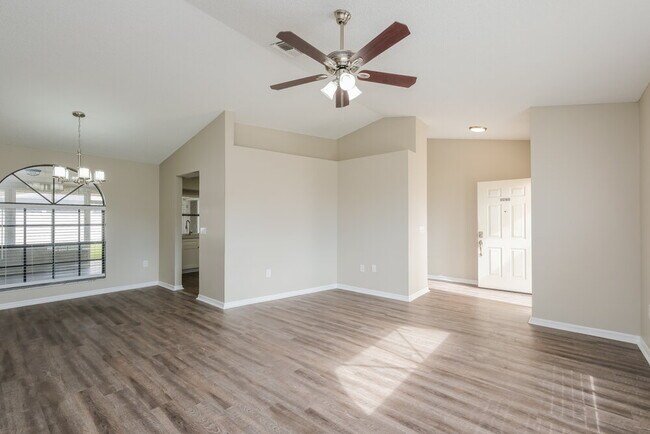 Foto del edificio - 8823 Gum Tree Ave