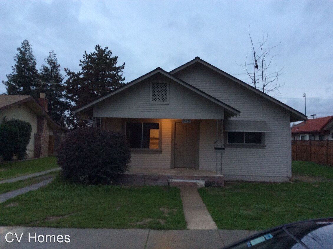 Foto principal - 3 br, 1 bath House - 793 N. Acacia Ave.