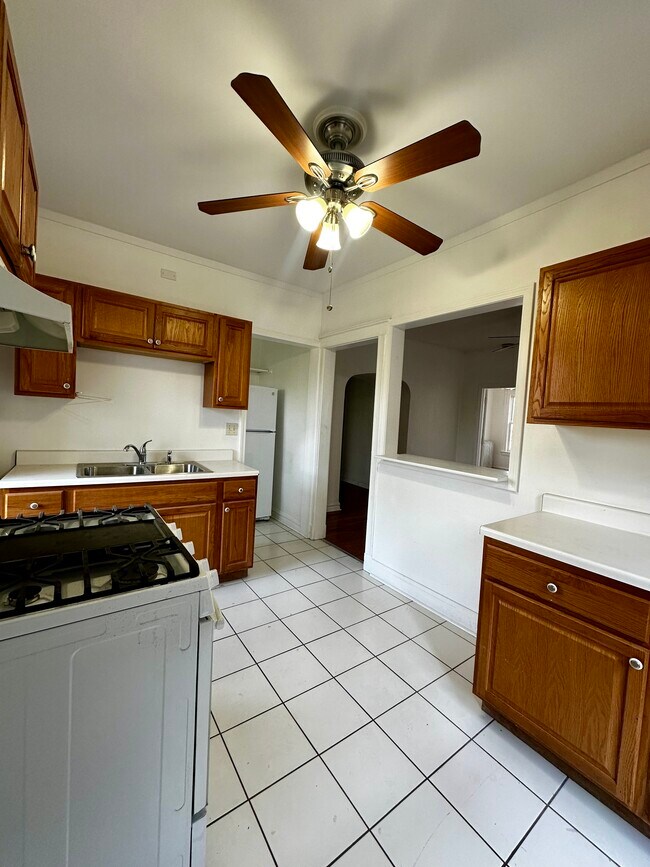 Building Photo - 7114-7116 S Blackstone