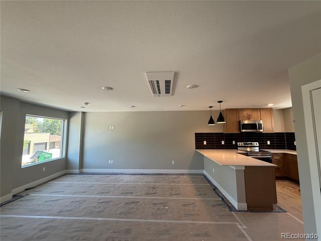 Foto del edificio - 1588 Kendall St