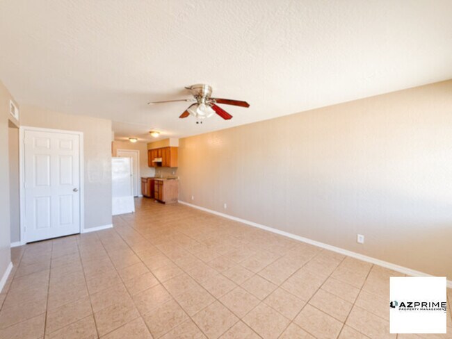 Foto del edificio - Step into this Inviting 3/2 Townhouse in Phoenix!