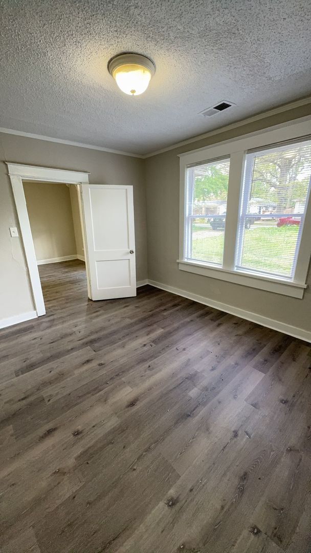 Building Photo - Very Nice Newly Renovated Home in U of M Area