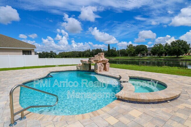 Foto del edificio - 9018 Pinebreeze Dr