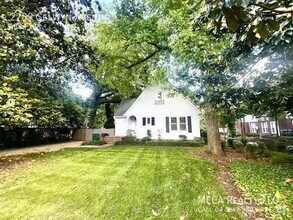 Building Photo - 2709 Selwyn Ave