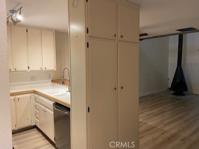 Foto del edificio - 4900 4900 E Chapman Ave