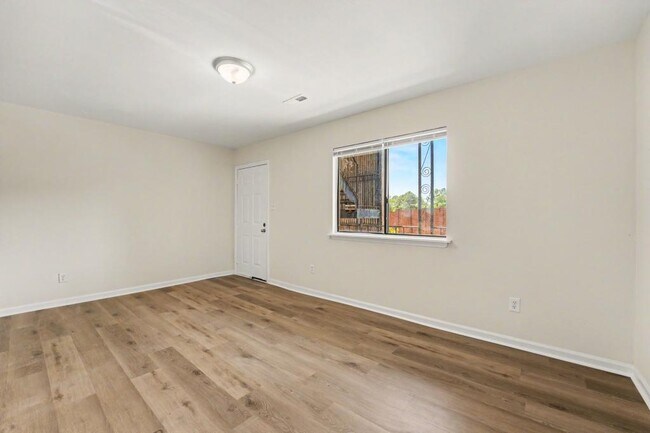 Building Photo - 1309 Hudson Ave