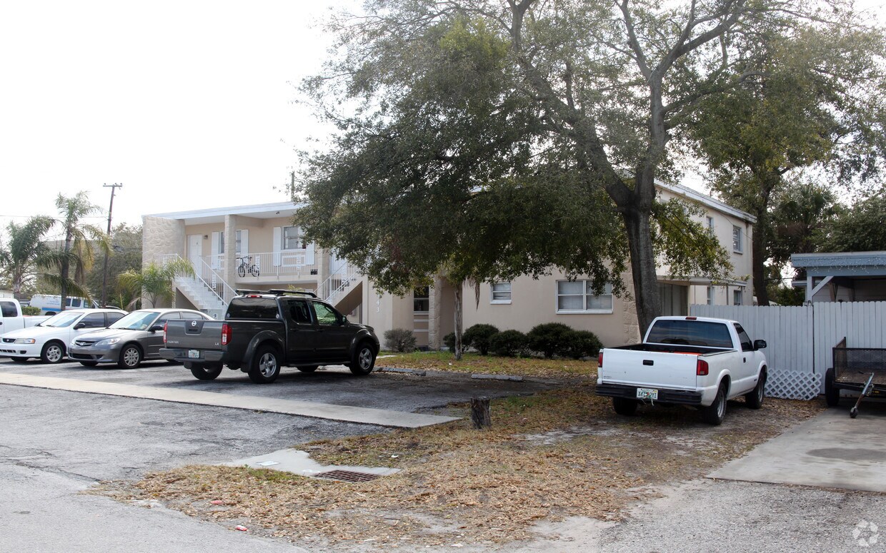 Building Photo - 1443 De Leon St