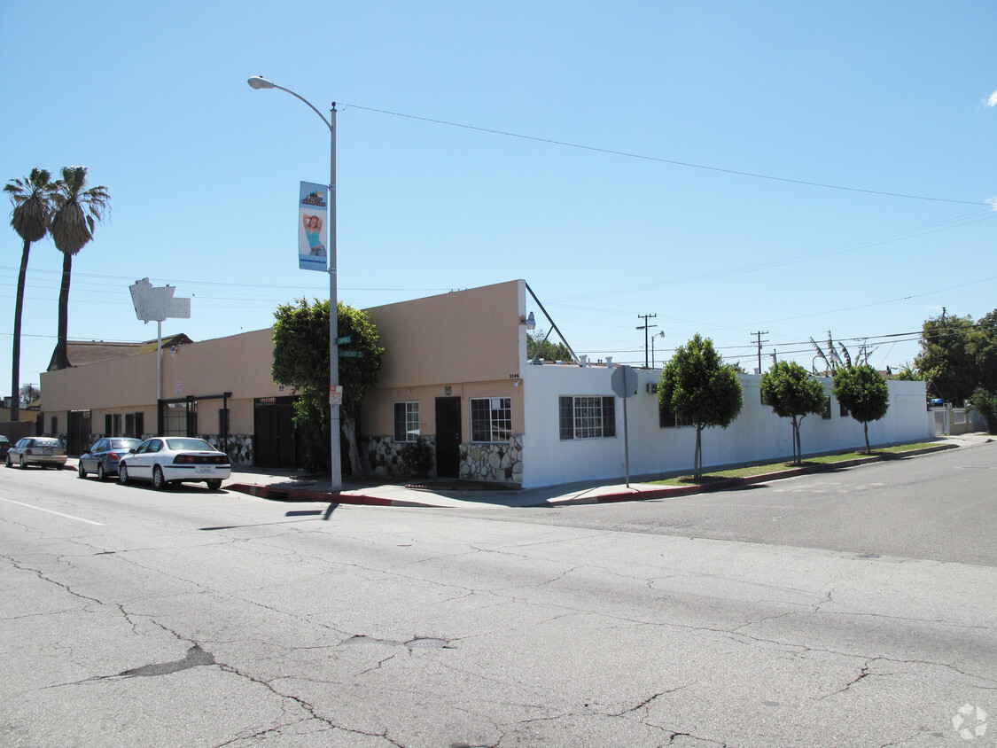 Edificio - 2104 E Compton Blvd