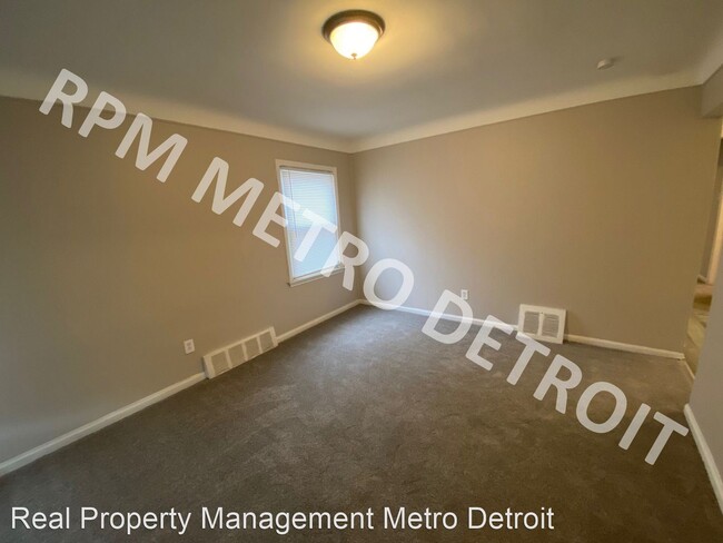 Building Photo - 3 br, 1 bath House - 17685 Five Points Dr