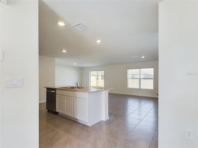 Building Photo - 8626 SW 46th Ave