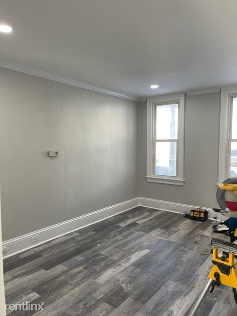 Building Photo - 2 br, 1 bath Townhome - 630 Washington St