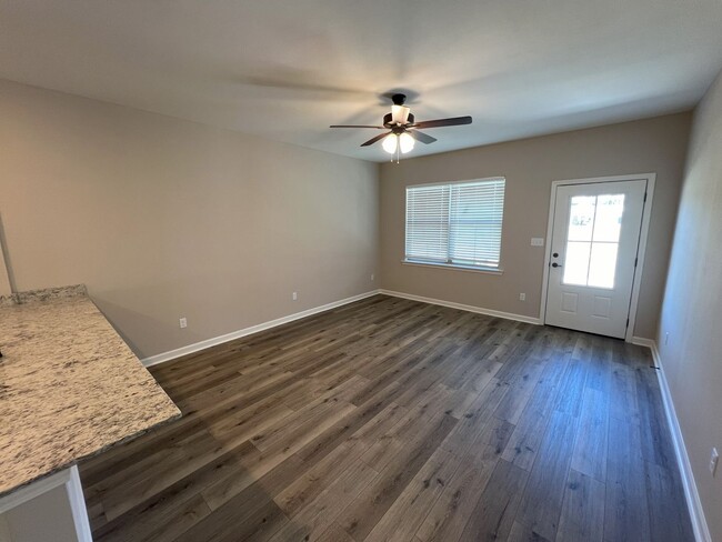 Foto del edificio - 3 bedroom, 2 bathroom home in Baton Rouge, LA