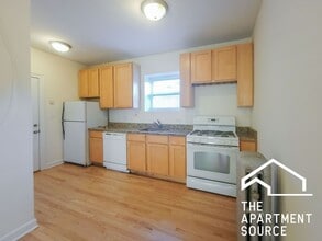 Building Photo - 3916 N Pine Grove Ave