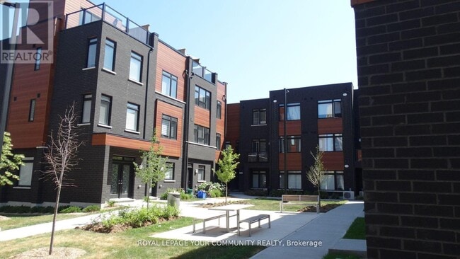 Photo du bâtiment - 370C-370C Red Maple Rd