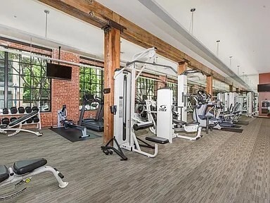 Gimnasio grande para hacer ejercicio - 500 W Harbor Dr