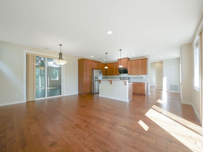 Building Photo - 3 Bed, 2.5 Bath Beautiful Single-family Av...