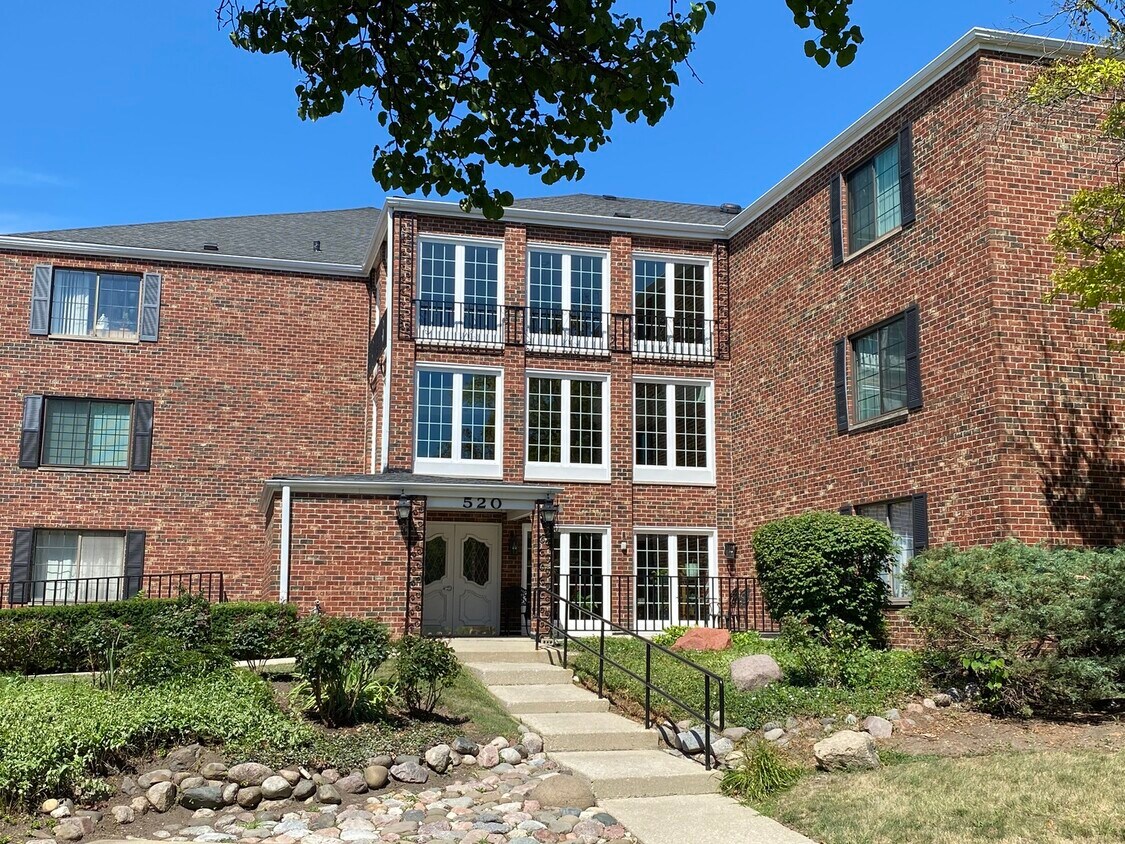 Foto principal - 520 Biesterfield Rd