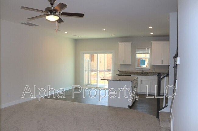Building Photo - 121 Roseridge Dr