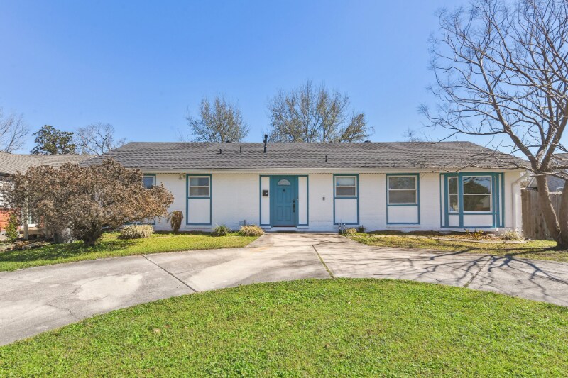 Primary Photo - 4 Bradley Pl