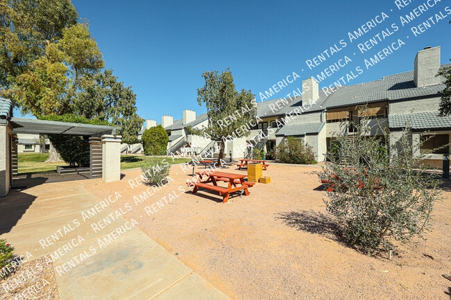 Building Photo - 3716 E University Dr